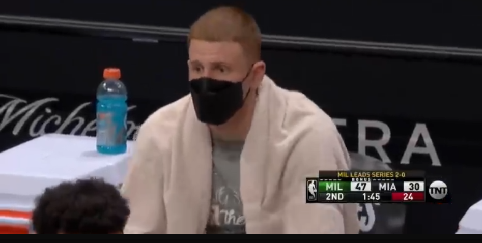 nba下注网站- 巴特勒关键球助热火力克雄鹿  
